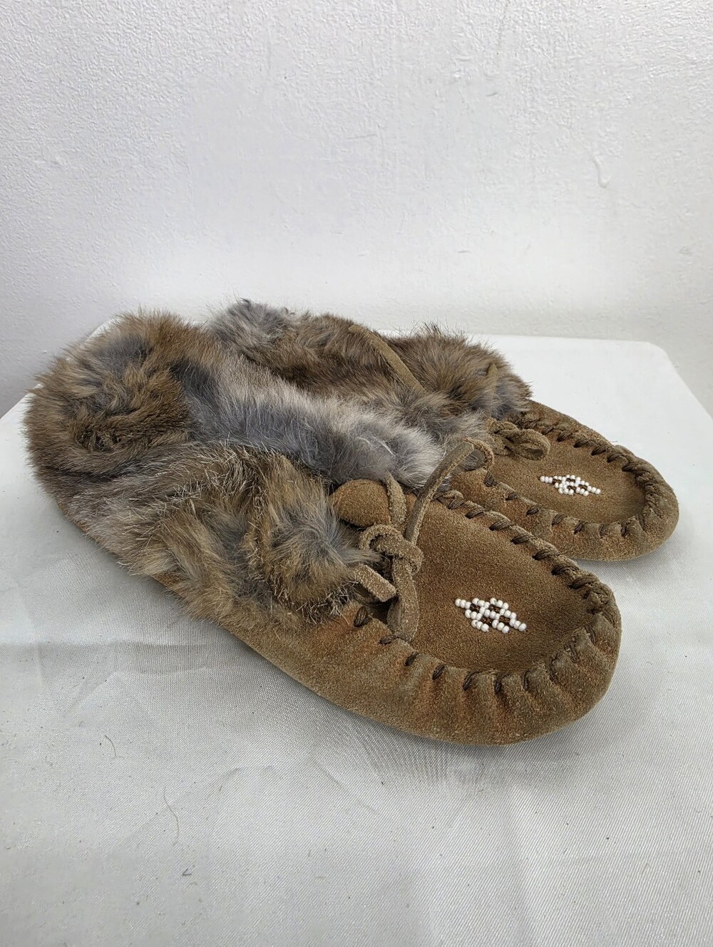Kids Fur Trim Suede Moccasin Slippers in Brown